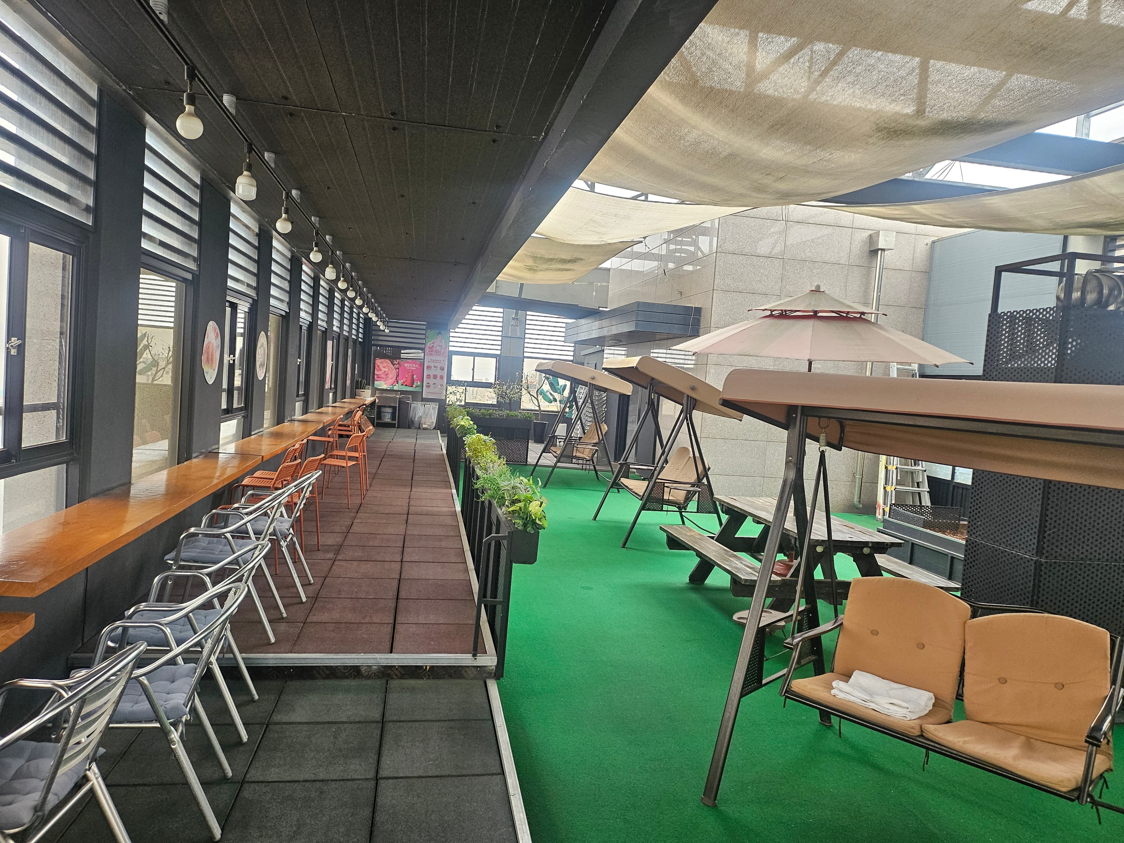 スカイラウンジ